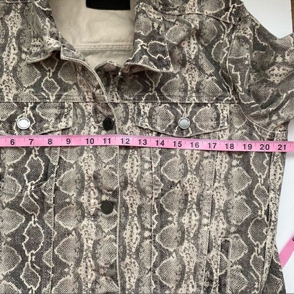 Blank NYC || Snake Along Denim Trucker Jacket Python Print C25 - Picture 10 of 13
